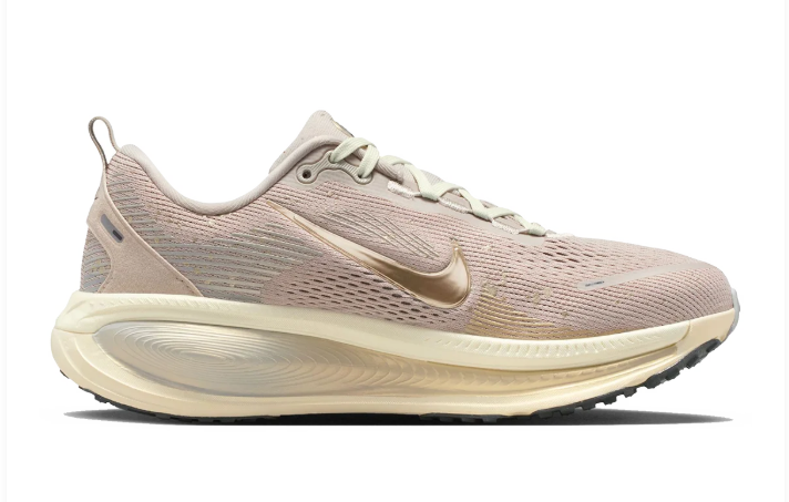 Nike Vomero 18 SE – Cream II & Metallic Gold Grain