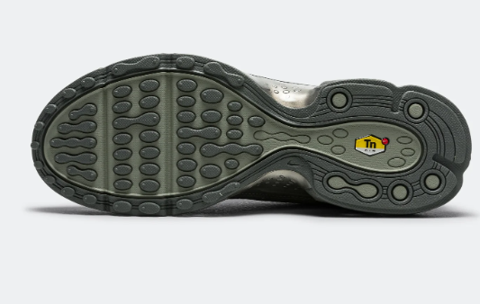 Nike Air Max Plus VII “Smokey Grey/Metallic Silver/Iron Grey”